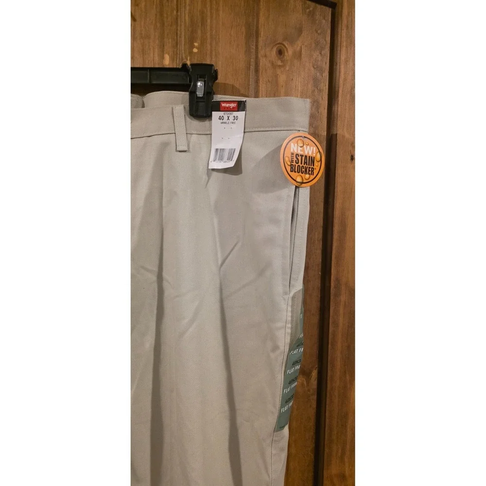 Wrangler hero khaki
